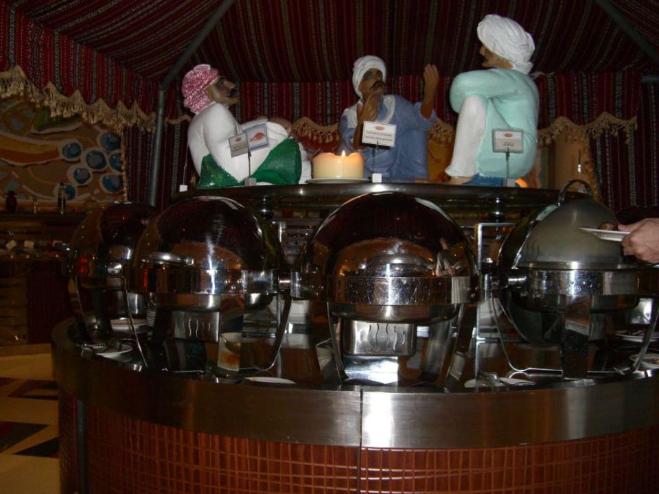 Themen-Büffet Hotel Le Meridien Al Aqah Beach Resort