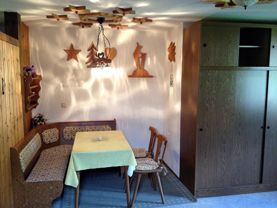 Wohnzimmer - Essecke Feriensporthof Weinfeld Brandner