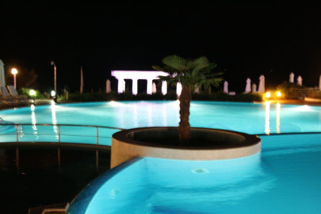 Pool am Abend Hotel Sineva Beach