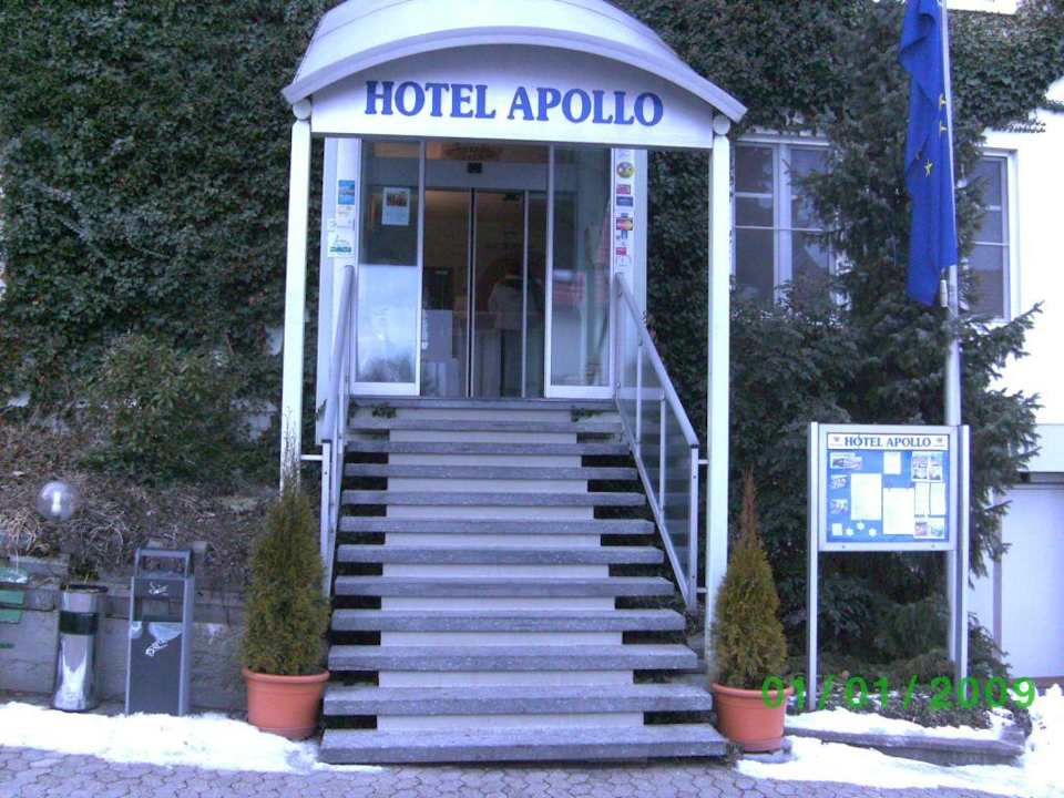 Eingang Hotel Apollo