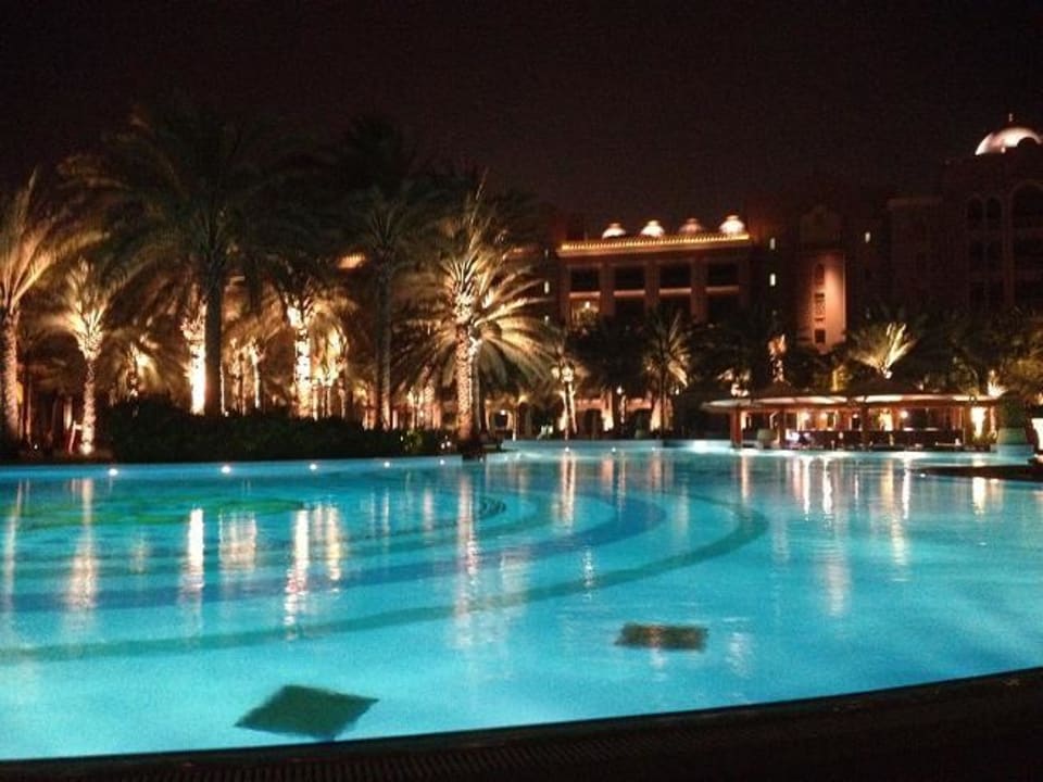 Pool bei Nacht Emirates Palace Mandarin Oriental