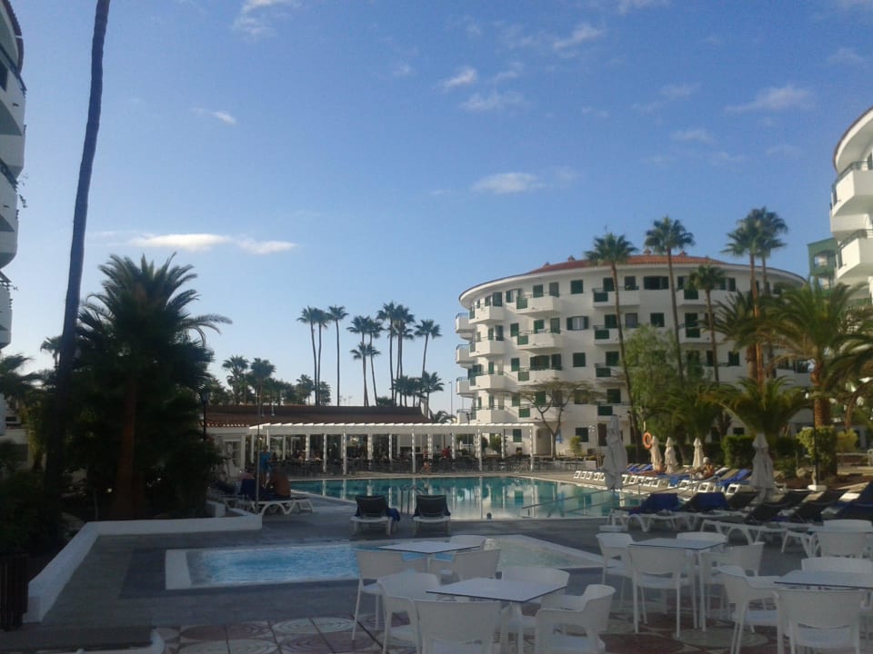 Morgens am Pool Servatur Playa Bonita