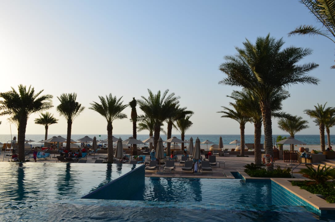 In der Abenddämmerung The St. Regis Saadiyat Island Resort, Abu Dhabi