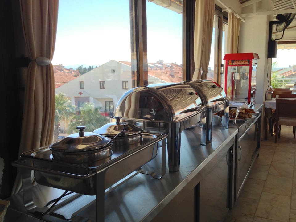 Buffet & Popcorn maker at the "Citi Teras" Citi Hotel