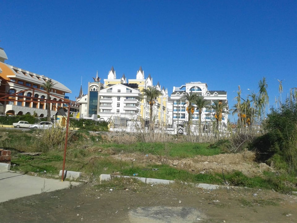 Steht viel zu dicht zwischen den anderen Hotels Dream World Resort & Spa