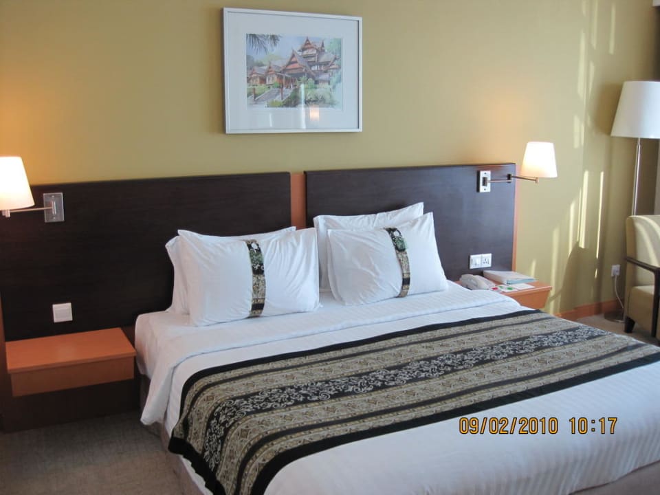 Blick aufs Bett Holiday Inn Melaka