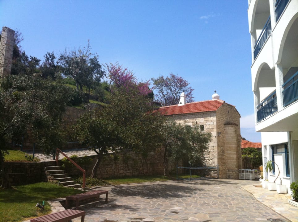 Weg zuim Pool  Ammon Zeus Luxury Beach Hotel