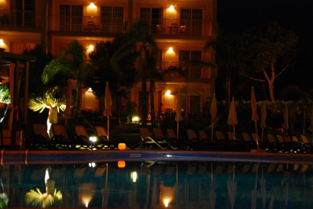 Außenansicht und Pool am Abend VIVA Cala Mesquida Suites & Spa 16+