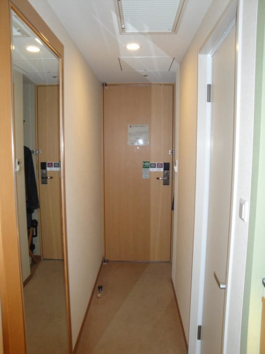 Sicht vom Raum zur Zimmertüre Hotel Sunroute Plaza Shinjuku