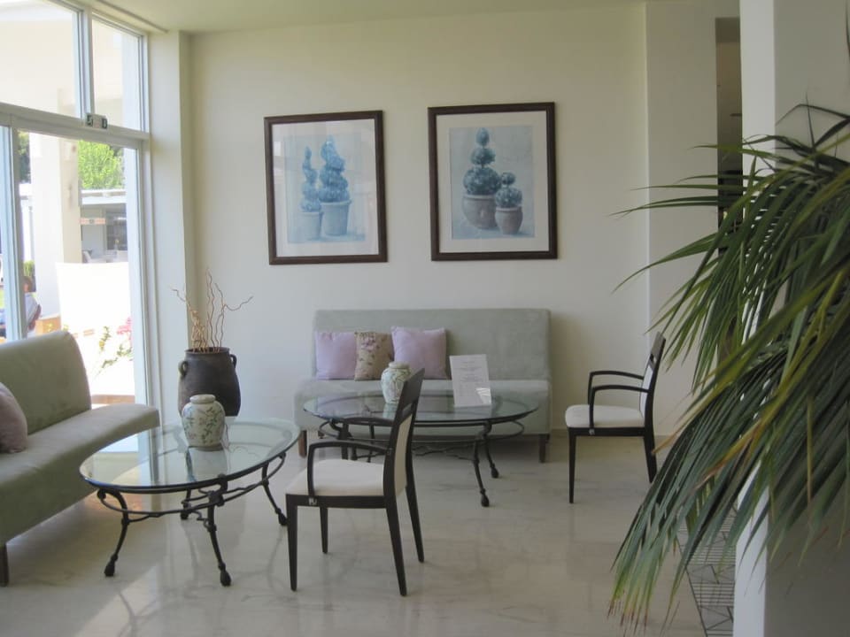 Sitzplatz vor dem Restaurant Skiathos Princess