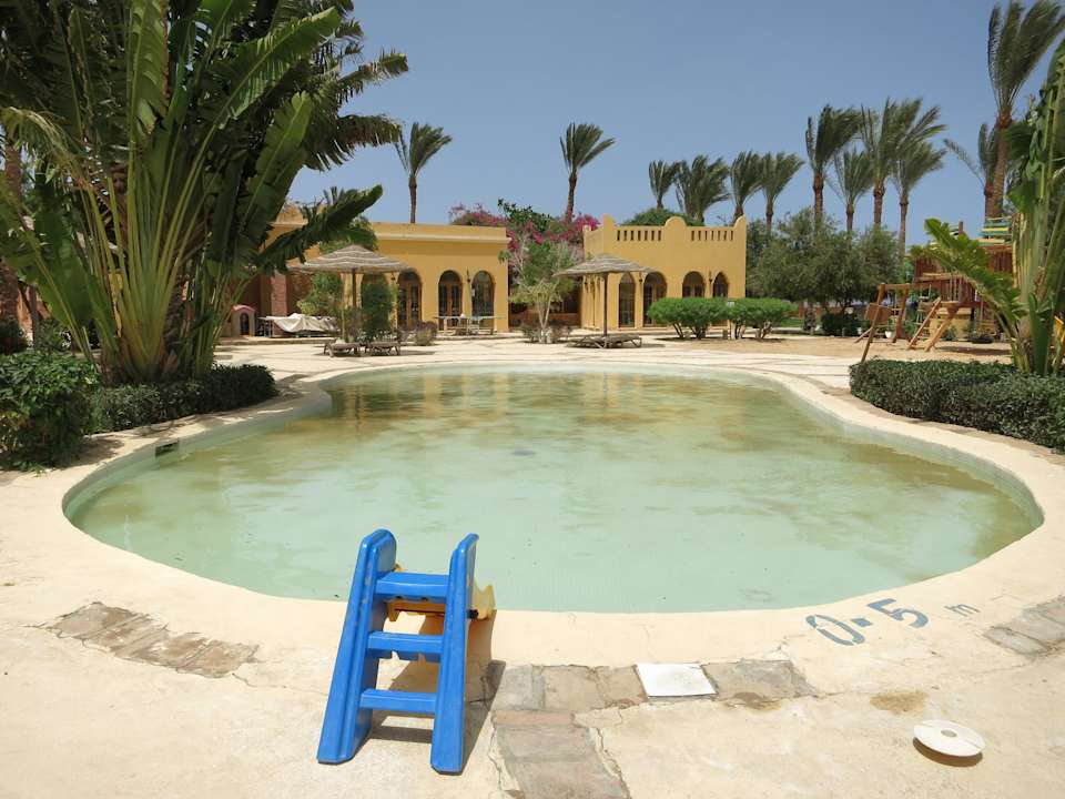 Kinderpool ( am Vortag Sandsturm deswegen so dunke Grand Makadi