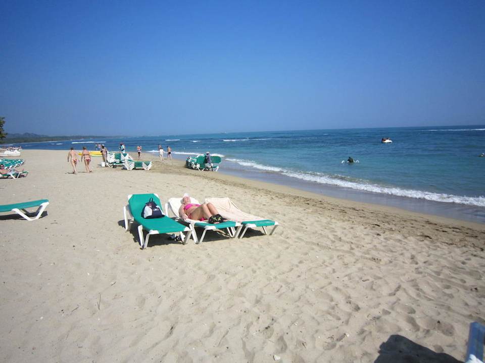 Strand Playabachata Hotel