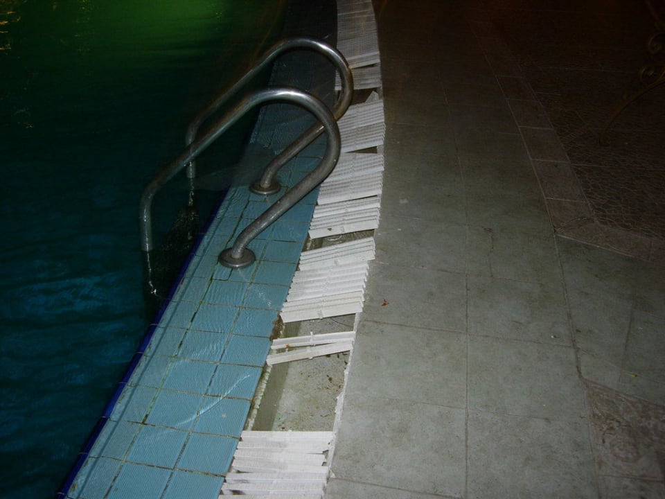Gefahrenquellen am Pool Hotel Paradise Inn Beach Resort