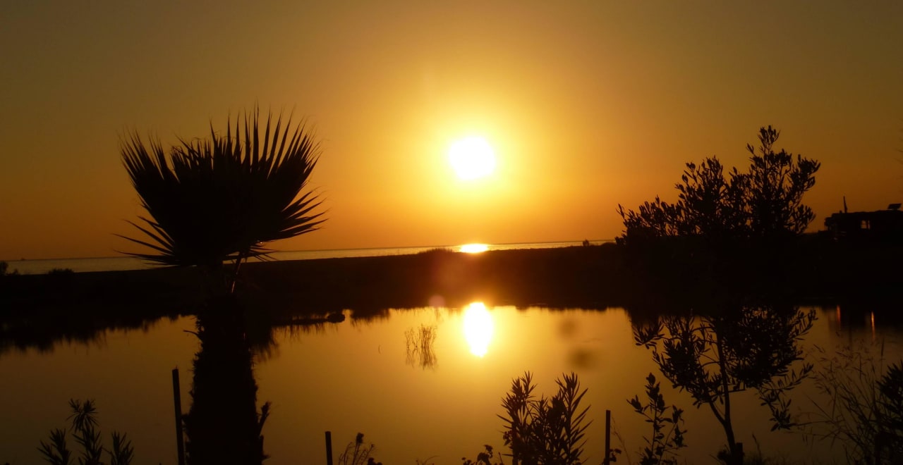 Sonnenuntergang aus dem Weg zum Strand Sunmelia Beach Resort
