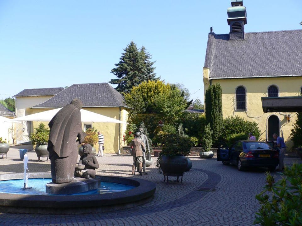 Innenhof Hotel Klostergut Jakobsberg