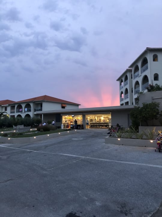 Außenansicht Akrathos Beach Hotel