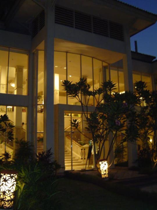 Am Abend am Pool Hotel Sheraton Bandara