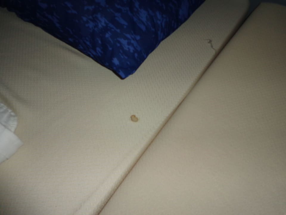 Brandloch in Matratze Center Parcs Park Nordseeküste