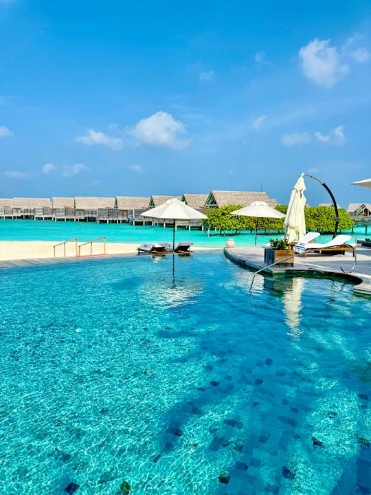 Pool Milaidhoo Maldives