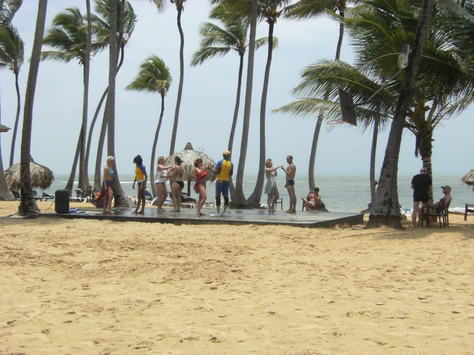 Merengue Kurs am Strand Grand Sirenis Punta Cana Resort & Aquagames