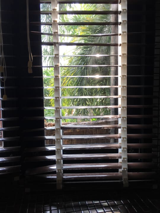 Kaputte Jalousie Hotel The Dewa Koh Chang