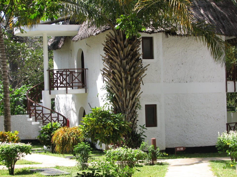 Einer der zweistöckigen Bungalows mit vier Zimmern Neptune Village Beach Resort & Spa