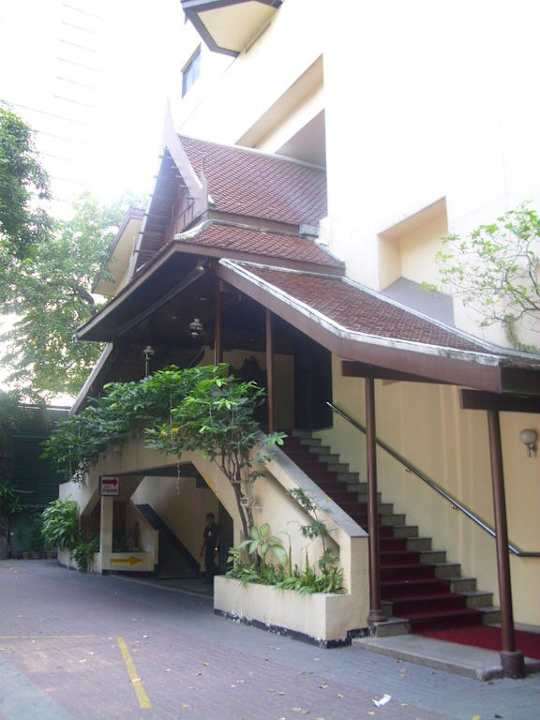 Eingang Pinnacle Lumpinee Park Hotel