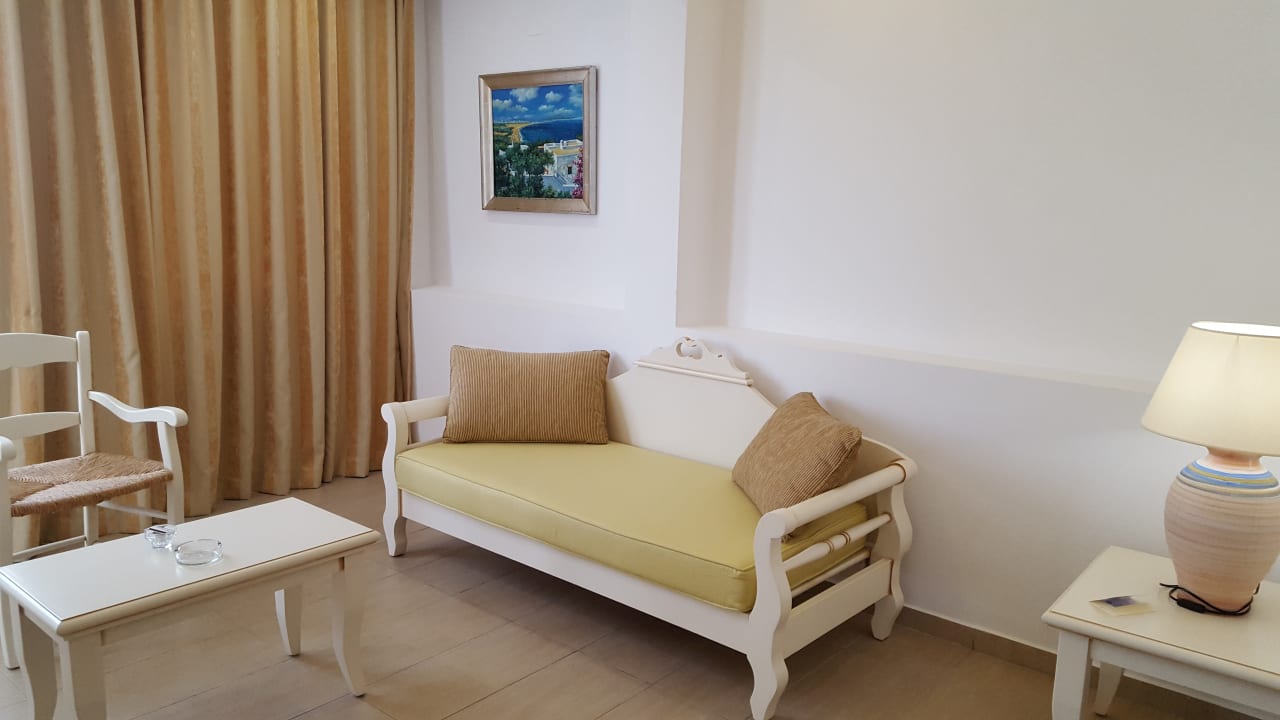 Zimmer Alexander Beach Hotel & Village Resort