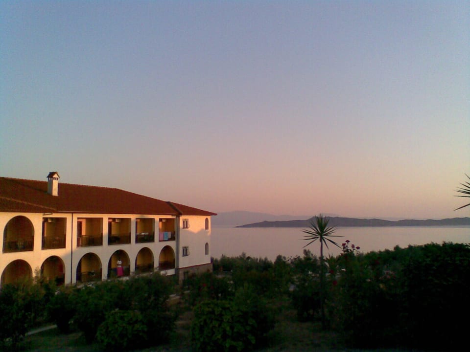 Abends Akrathos Beach Hotel