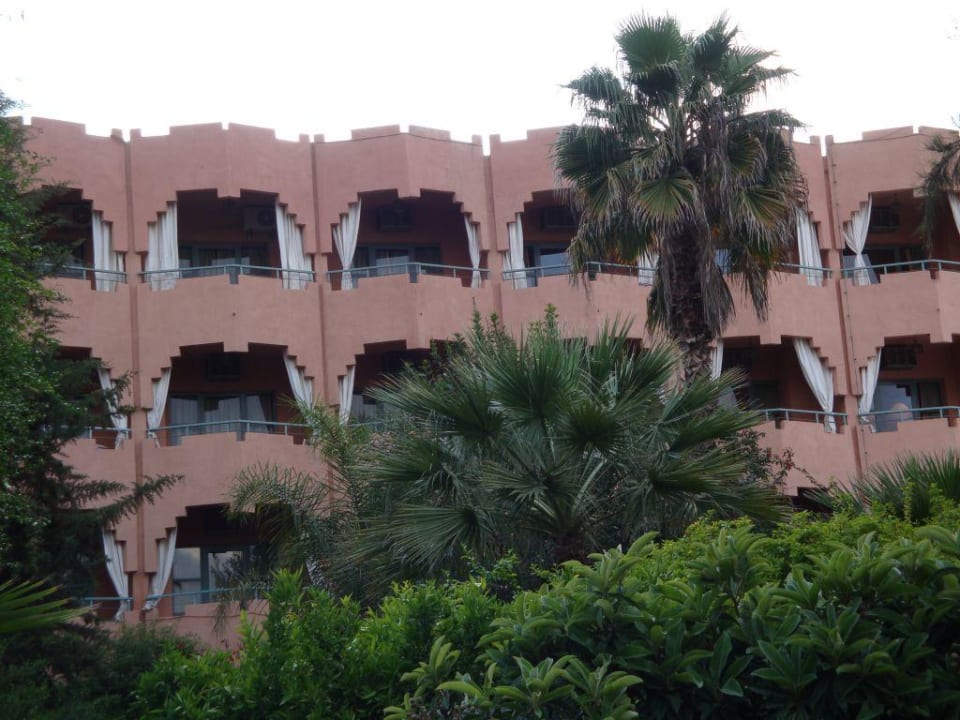 Hotelansicht vom Garten Hotel Le Tazarkount