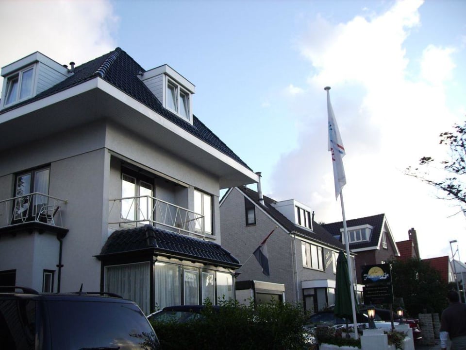 Front Ansicht Pension Villa Tanahlot