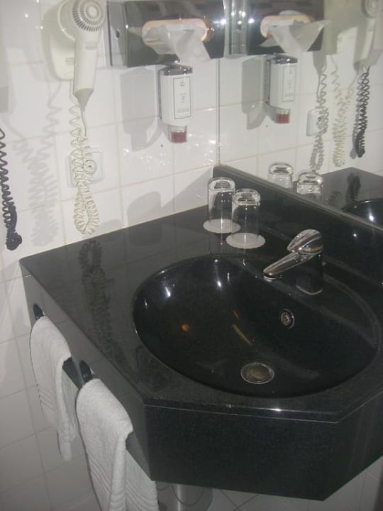 Badezimmer (Waschbecken, Spiegel) Hotel Theatrino