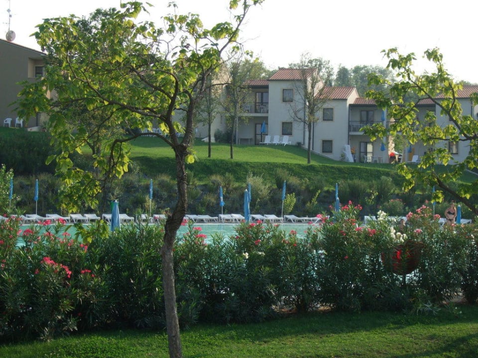 Der Blick vom Balkon auf den Pool und Anlage Belvedere Village
