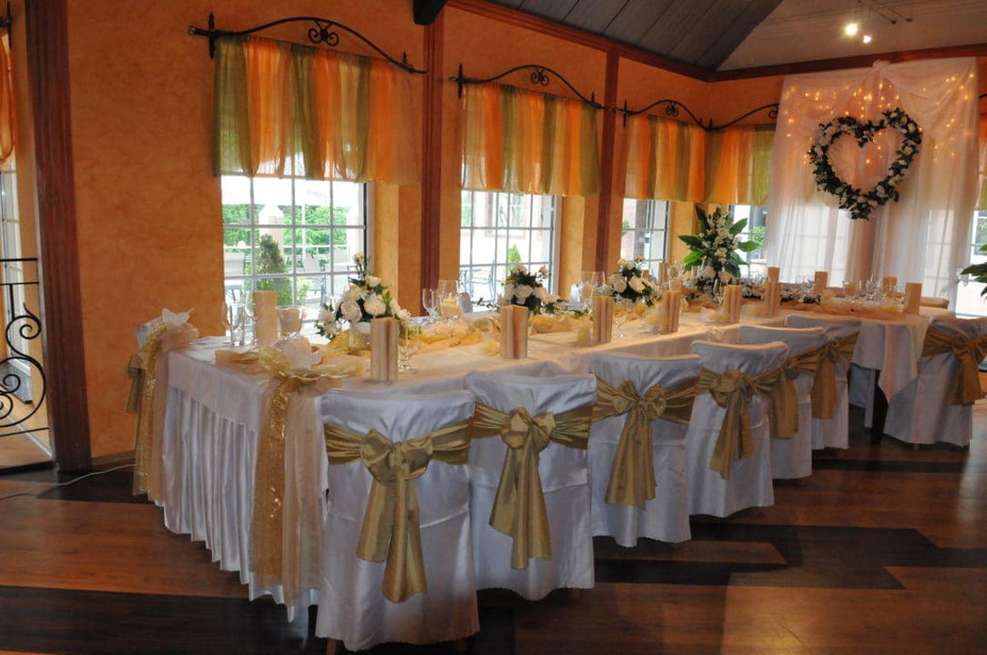 Svadobne sedenie Hotel West