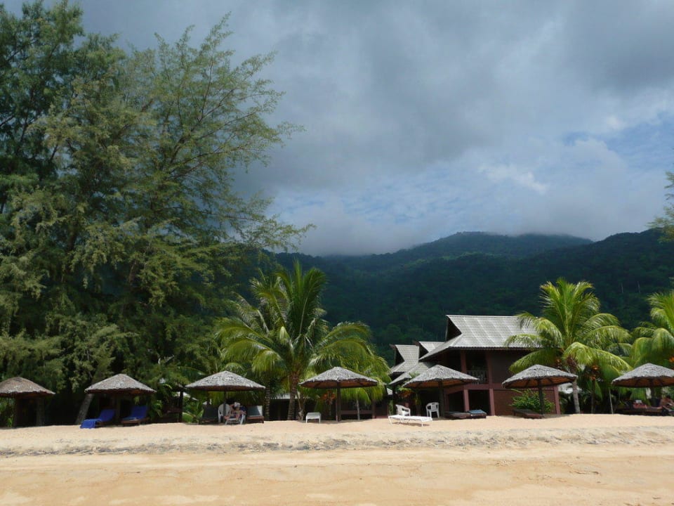 Hotelstrand mit tollem Ausblick Berjaya Tioman Resort