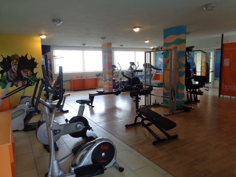 Hotelbereich mit Fitnessgeräten Bibione Palace