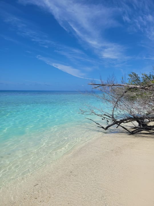 Strand Embudu Village