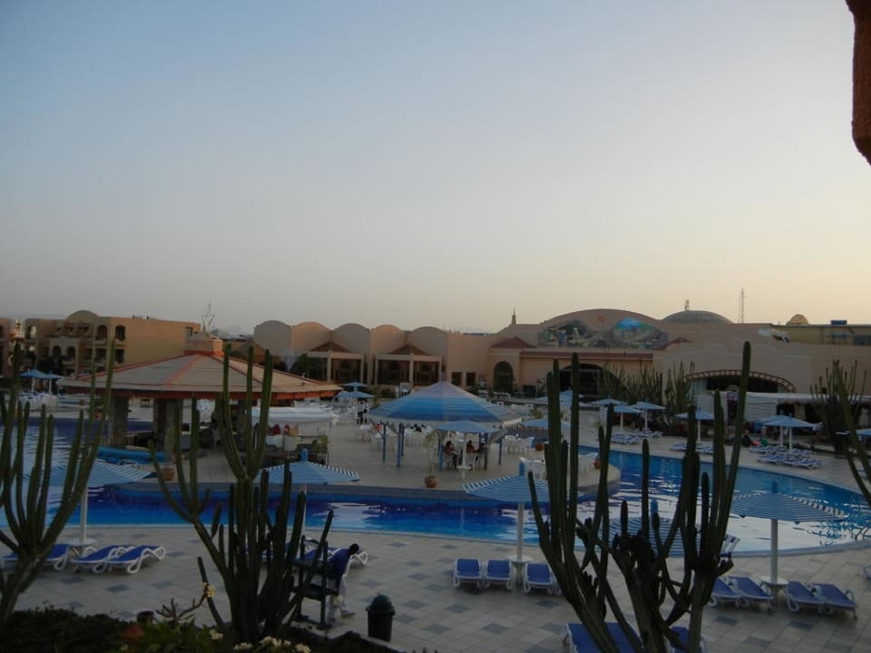 Die Poolanlage Ali Baba Palace Hotel