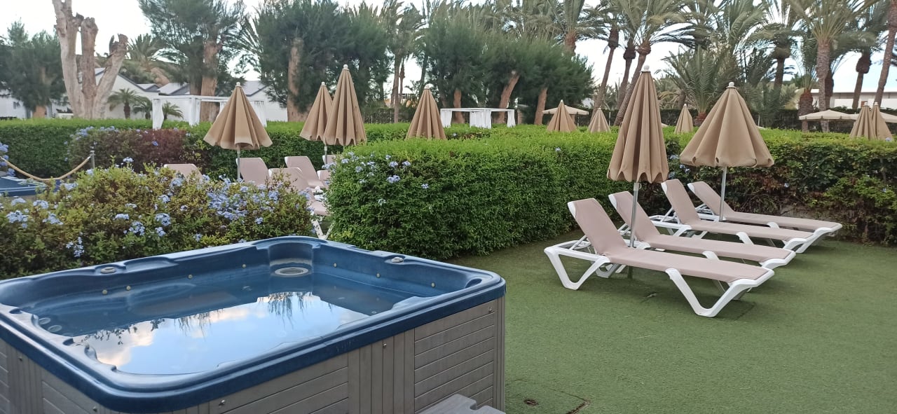 Gartenanlage R2 Romantic Fantasia Suites - Adults only