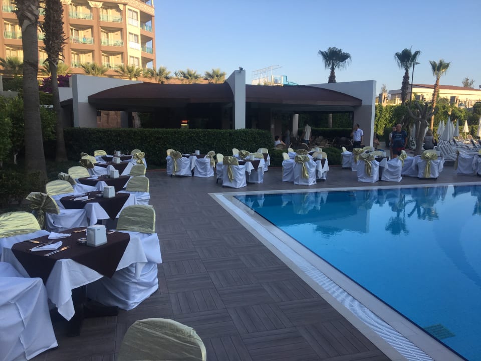 Galaabend außen am Pool Aydinbey Kings Palace & Spa