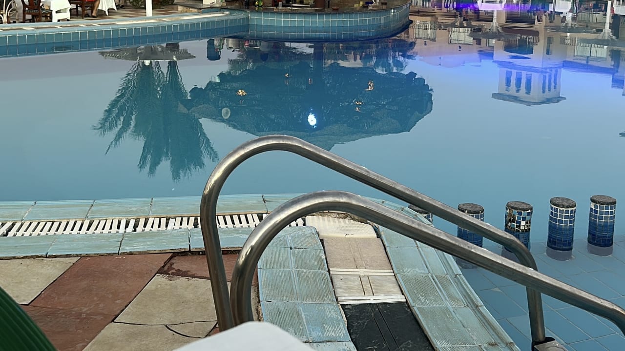 Pool Pensée Royal Garden Beach Resort