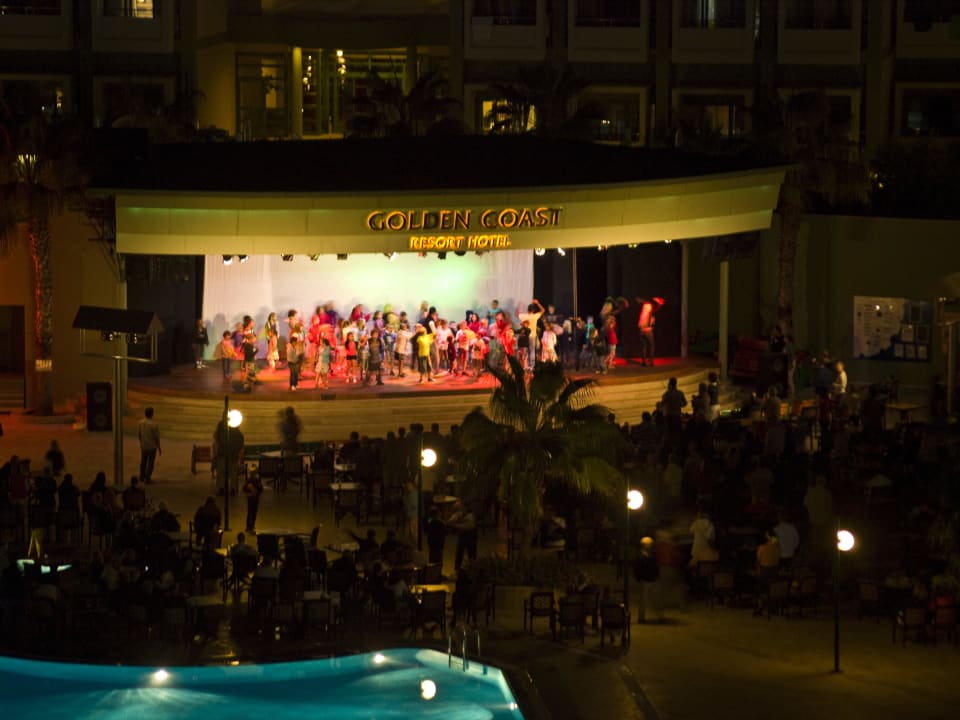 Show der Animateure VONRESORT Golden Coast