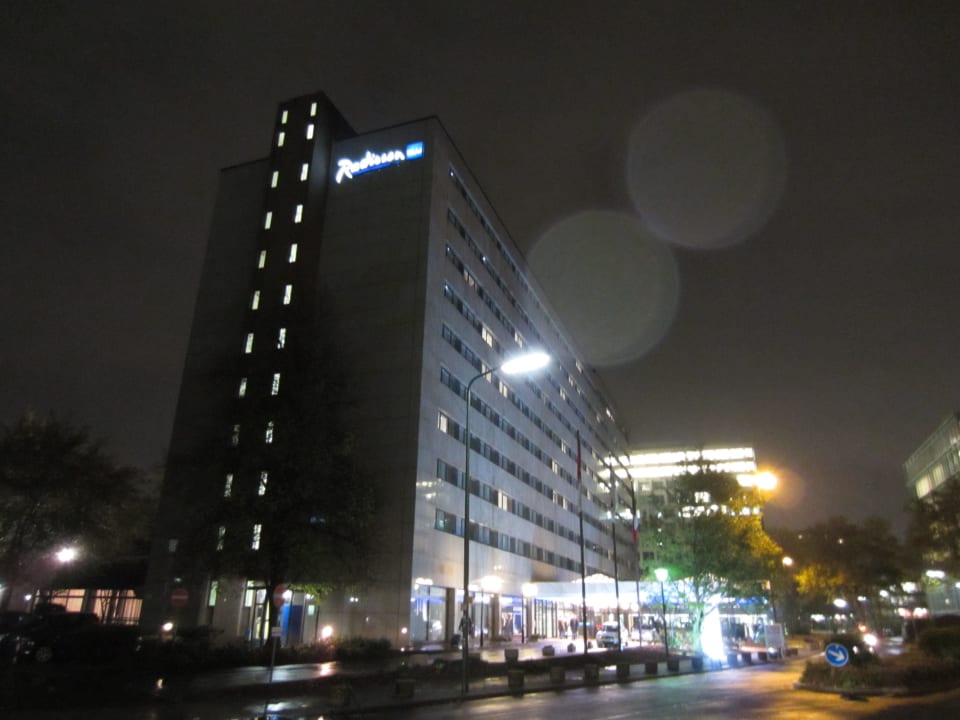 Außenansicht bei Nacht Radisson Blu Conference Hotel, Düsseldorf