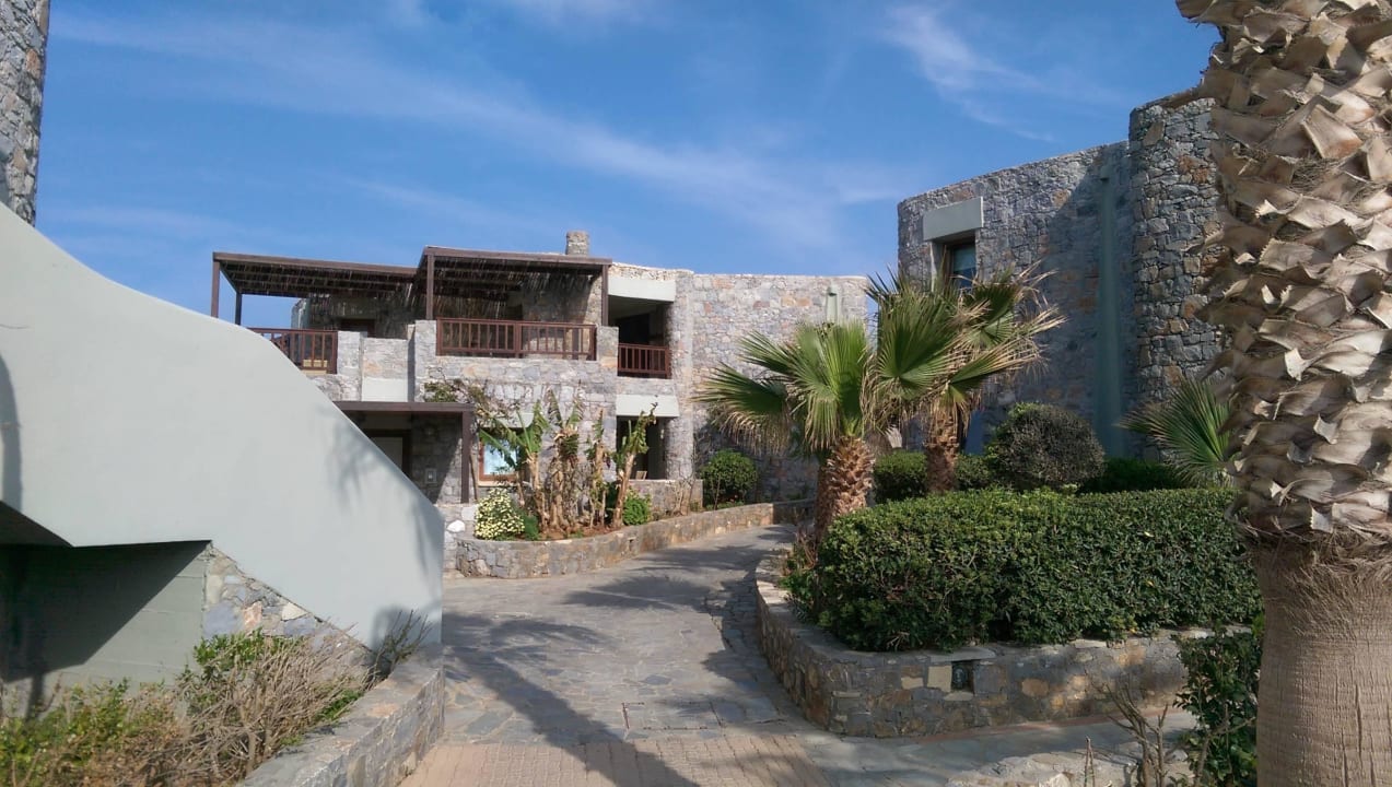 Gepflegte, grüne Anlage Ikaros Beach Luxury Resort & Spa - Adults Only