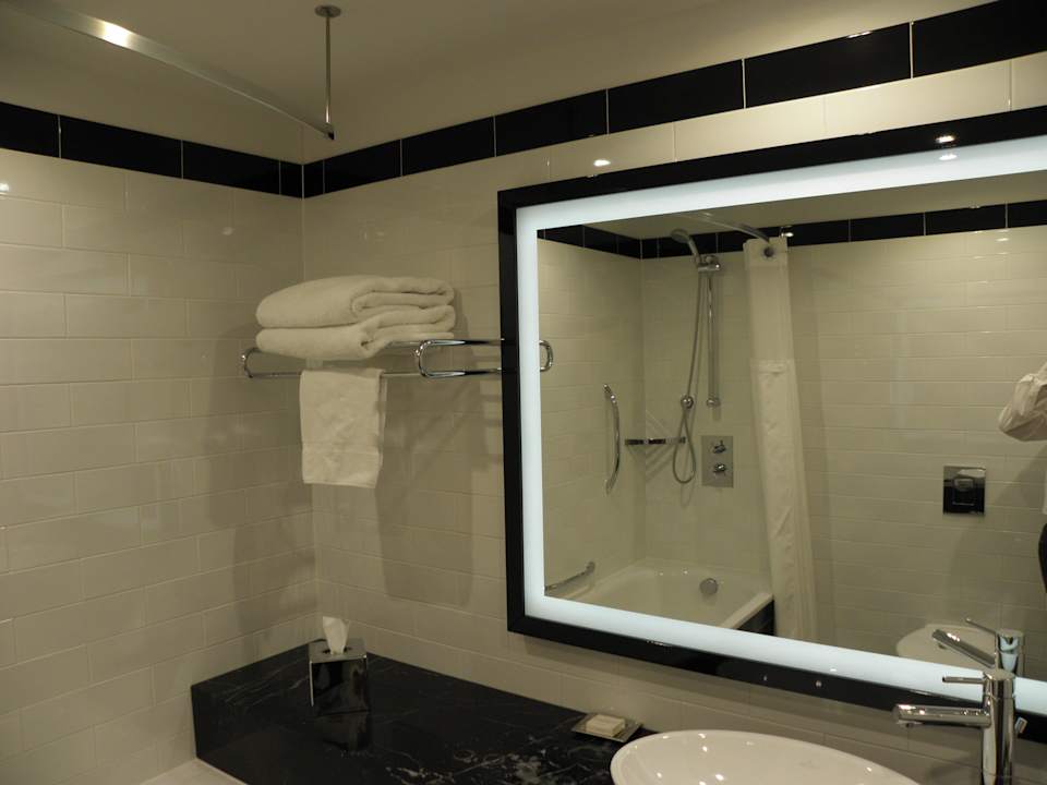 Modernes, ansprechendes Bad Hilton London Wembley