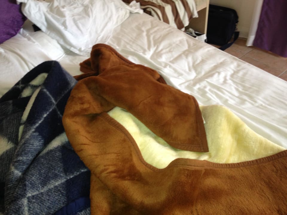 Kein Bettbezug nur Filzdecken!  Hotel Sirma