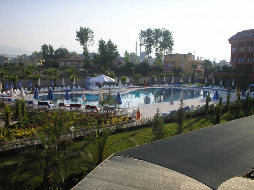 Großer Pool Club Side Coast