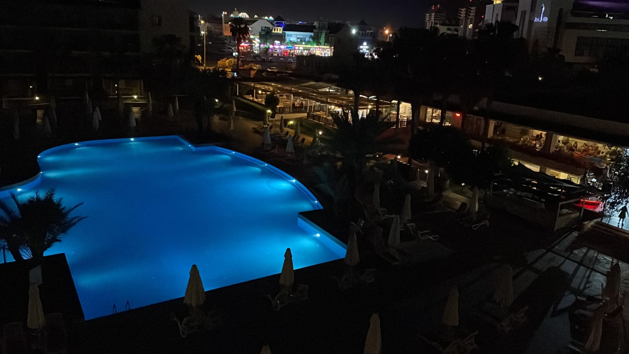 Pool Barut B Suites