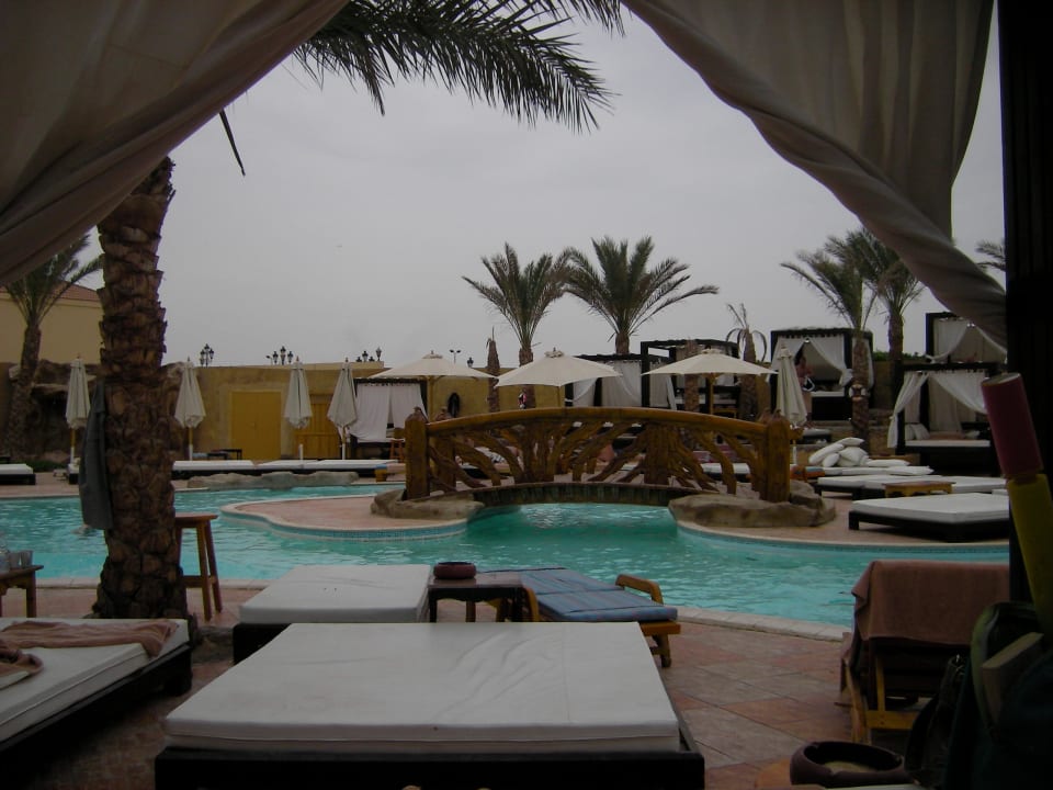 Blick zum Heatet Pool beim Kids Club Pickalbatros Dana Beach Resort - Hurghada