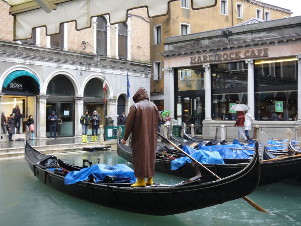 Вид от отеля на канал Albergo Cavalletto & Doge Orseolo